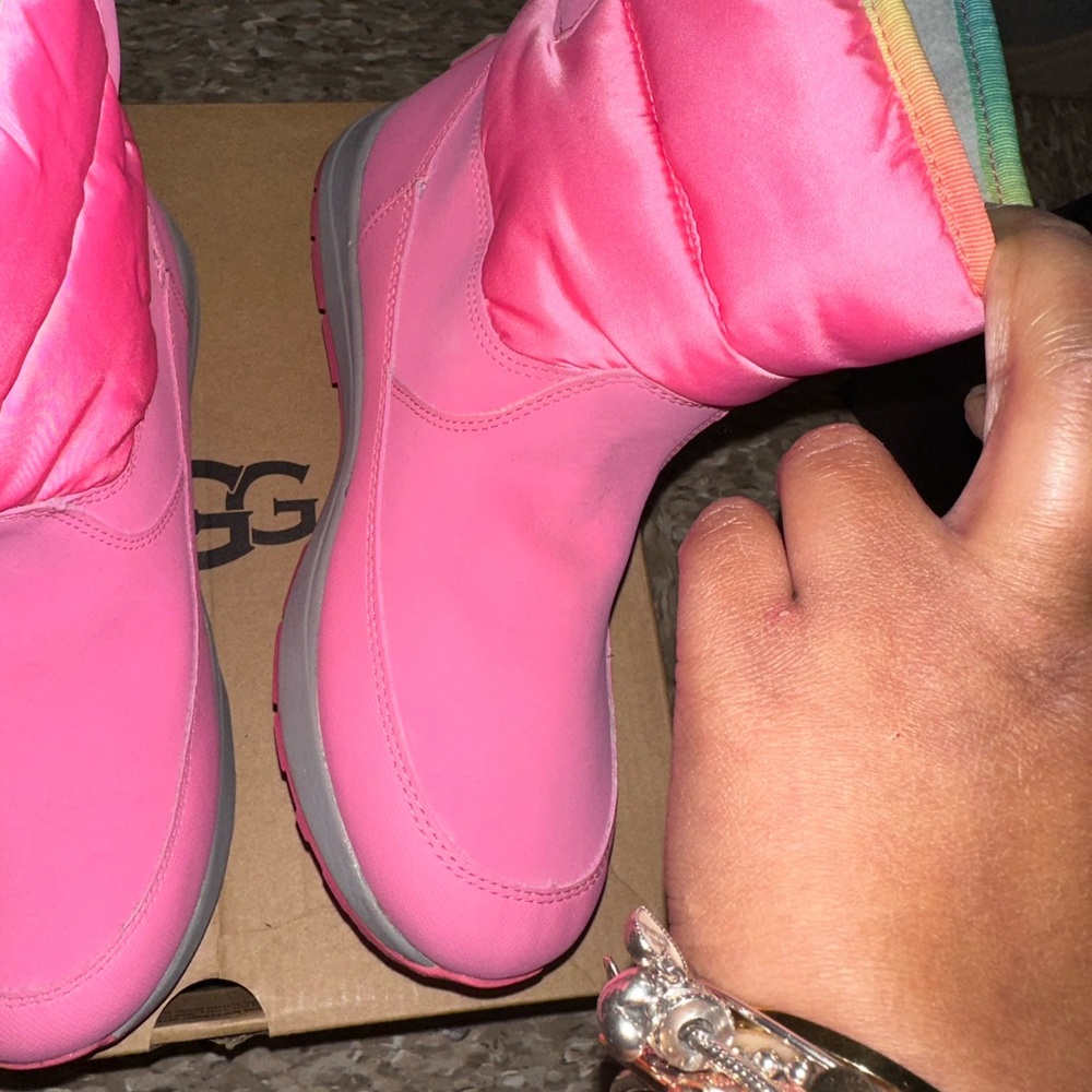 Ugg toty rainbow weather waterproof boots like new EUC - Picture 3 of 8